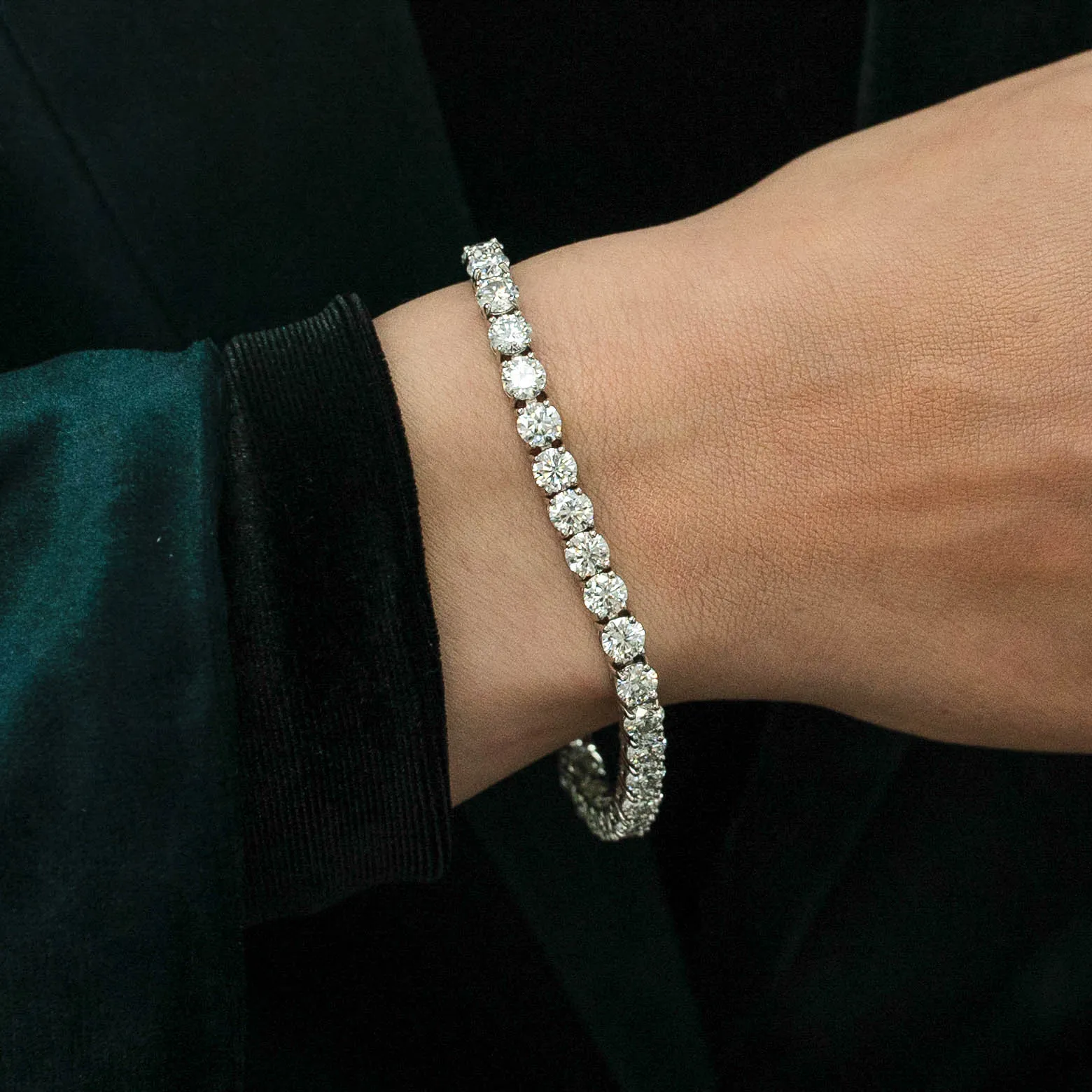 17.00 d.e.w cts Moissanite Bracelet