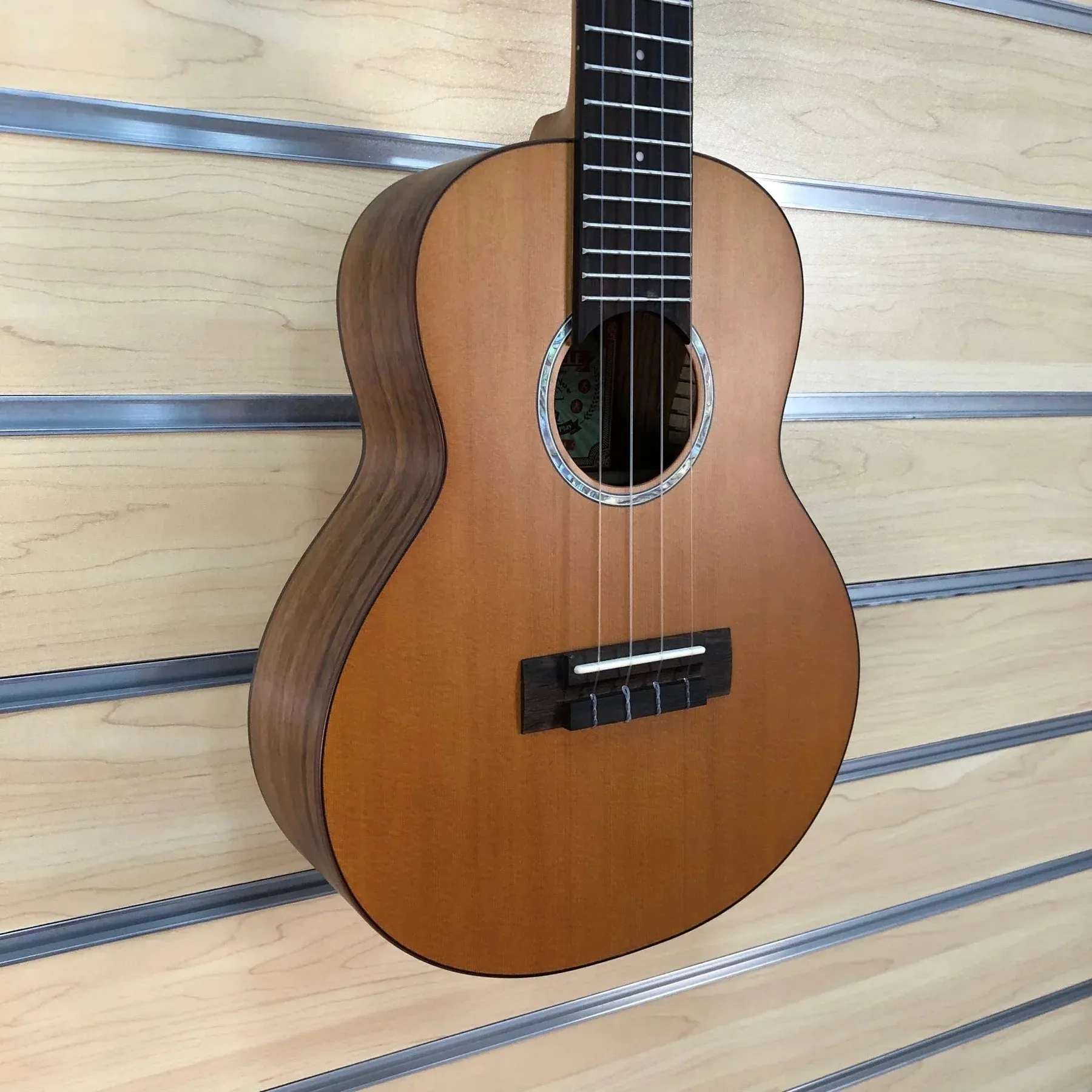 aNueNue Hawaiian Dream Solid Cedar Concert Ukulele C4E