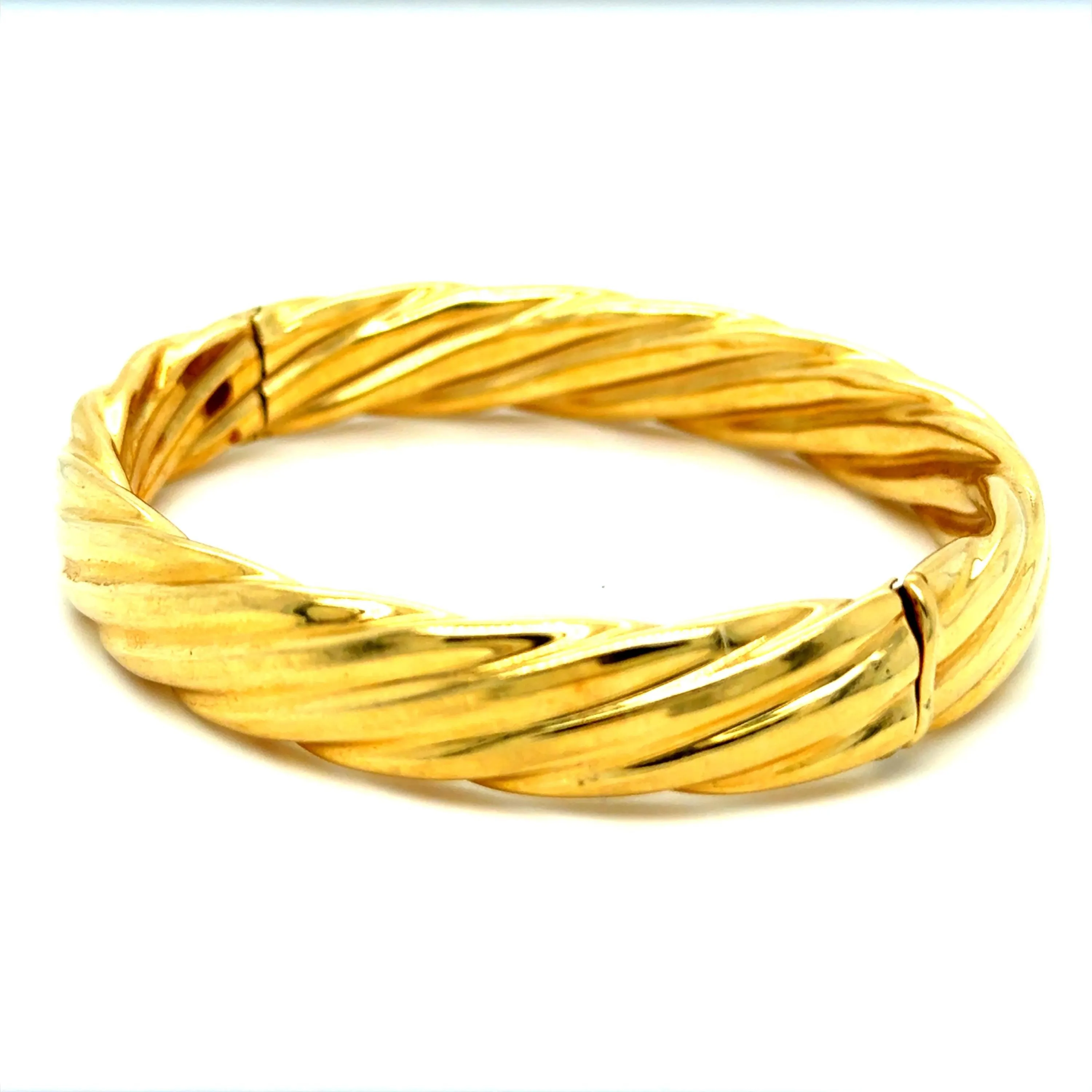 Classic Vintage Twisted 14K Yellow Gold Bangle Bracelet.
