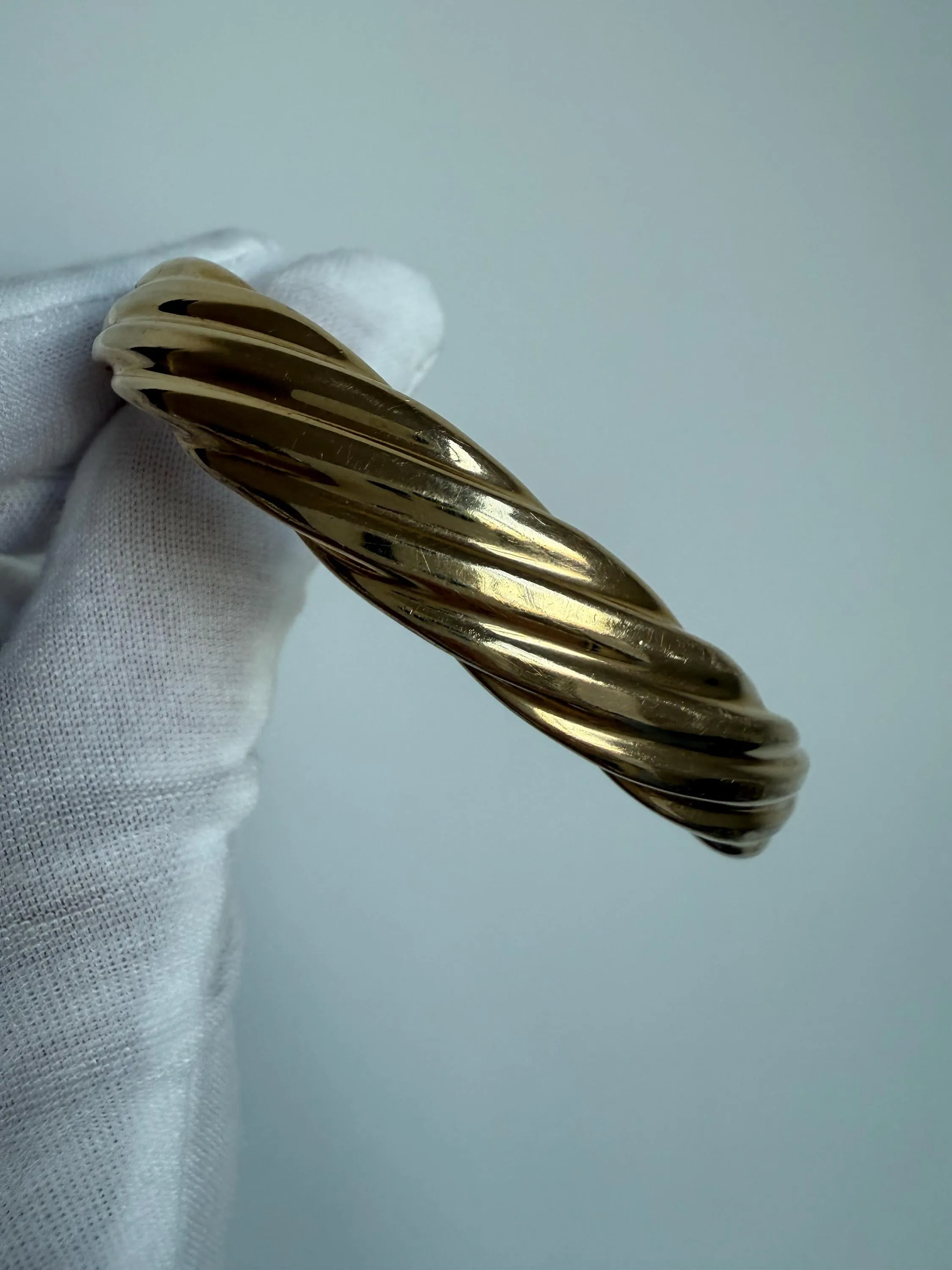 Classic Vintage Twisted 14K Yellow Gold Bangle Bracelet.
