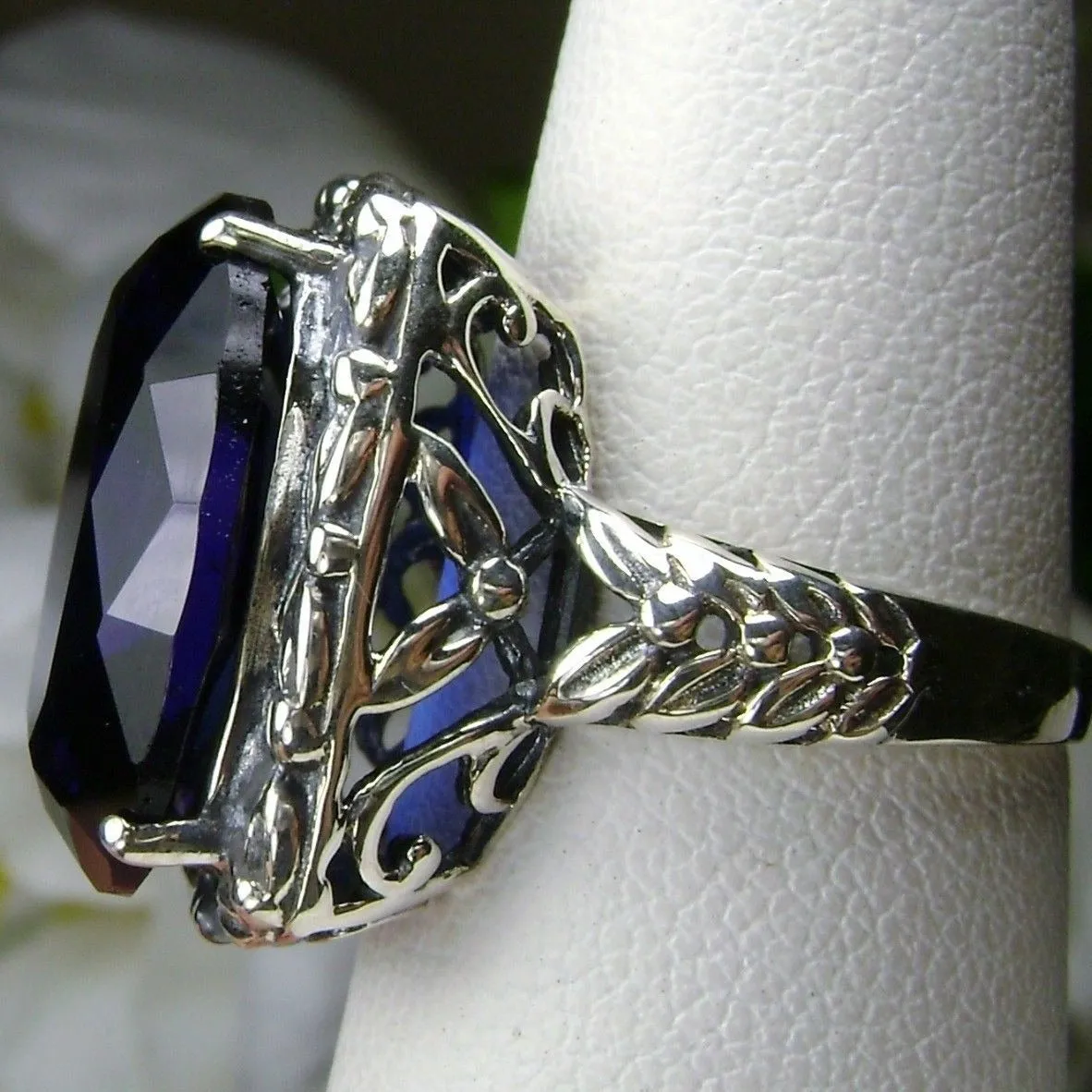 D120, Leaf Accent Ring, Oval Cut Gem, Vintage Style Jewelry, Design#D120