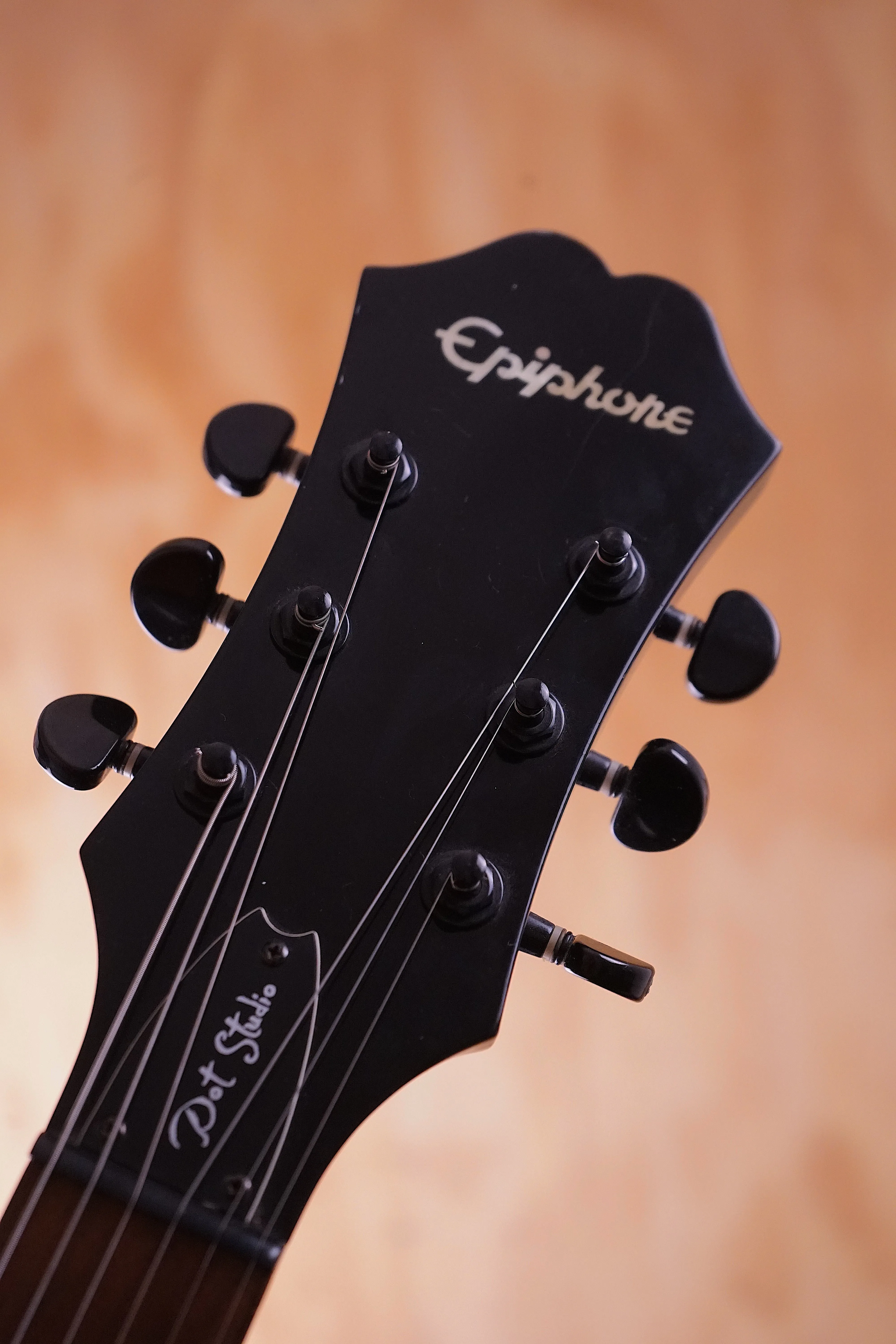 Epiphone Dot Studio in Ebony (Used)