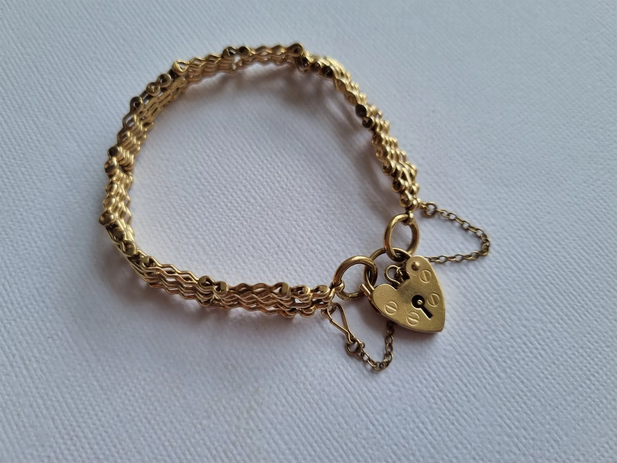 heart:locked | Solid 9ct gold bracelet
