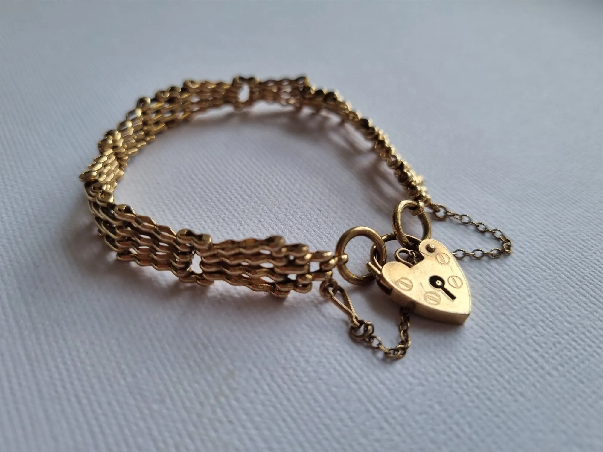 heart:locked | Solid 9ct gold bracelet
