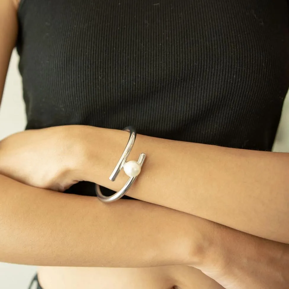 PARALLELS PEARL CUFF BRACELET