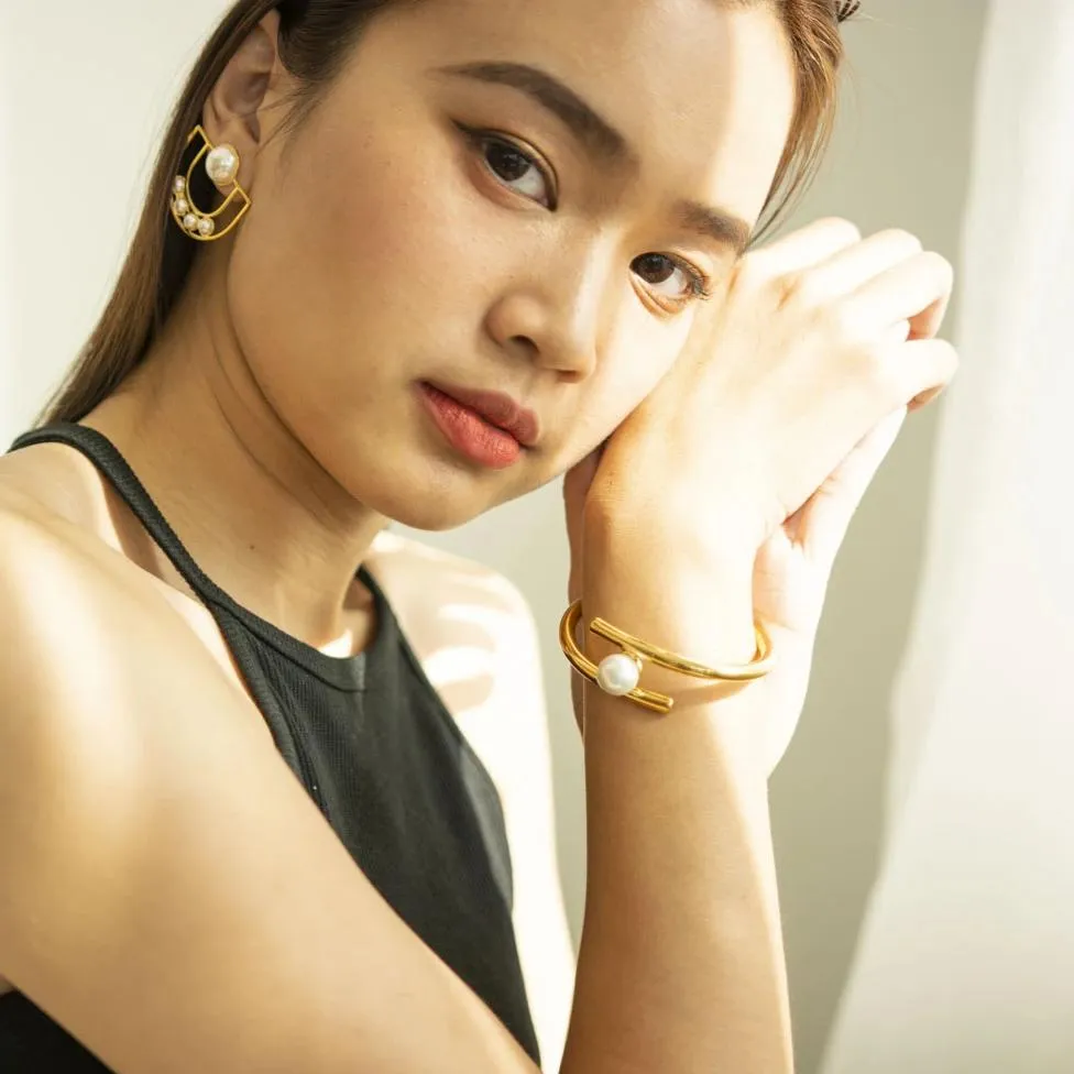 PARALLELS PEARL CUFF BRACELET