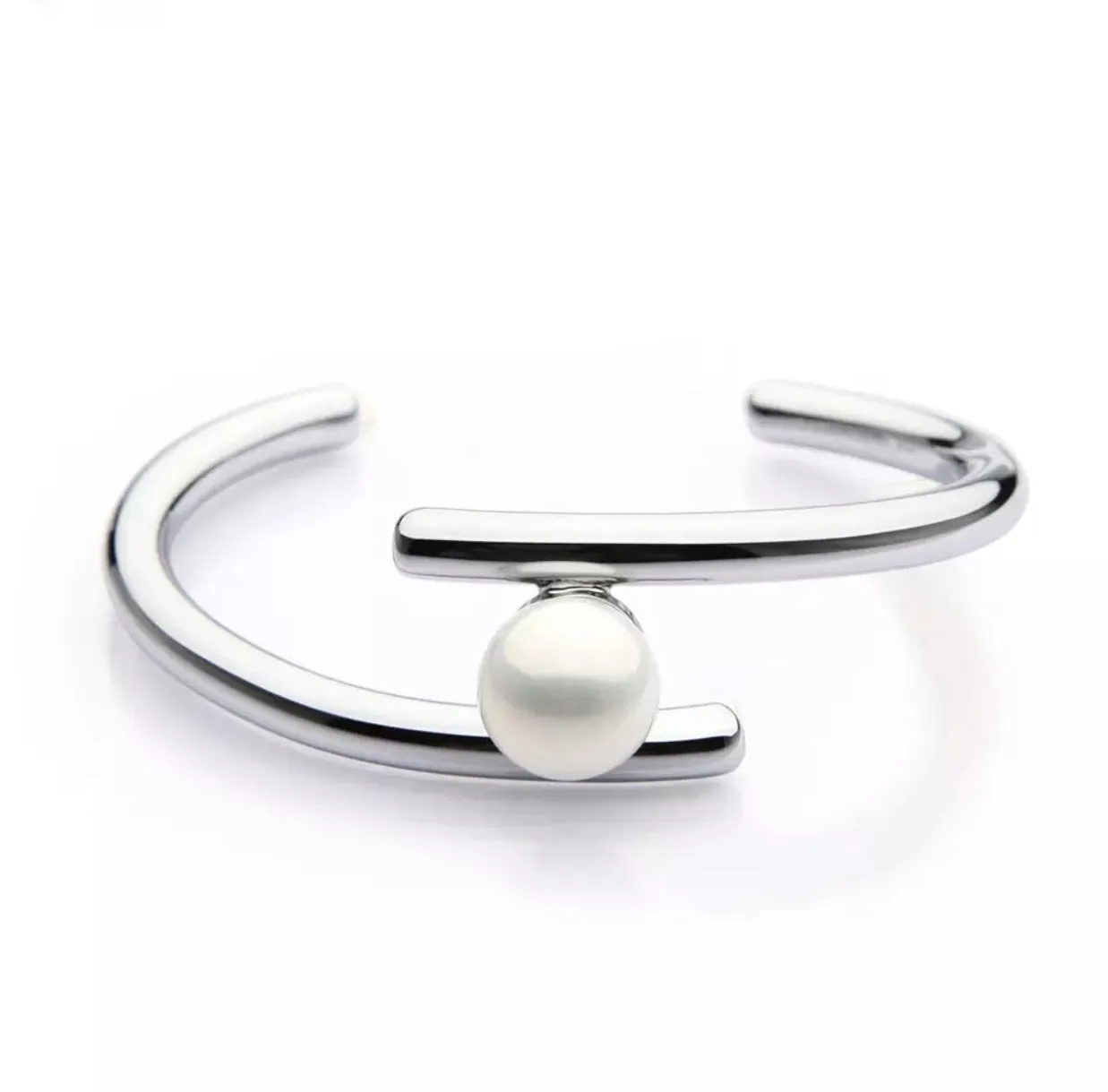 PARALLELS PEARL CUFF BRACELET