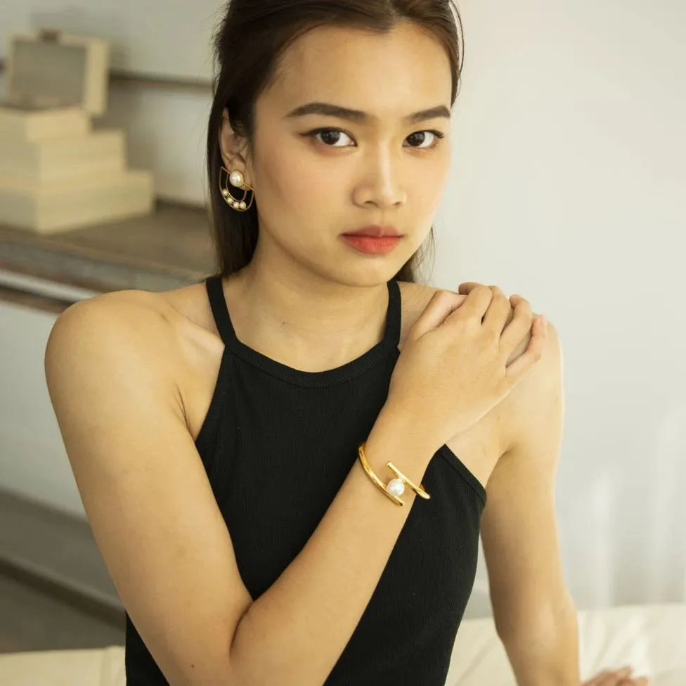 PARALLELS PEARL CUFF BRACELET