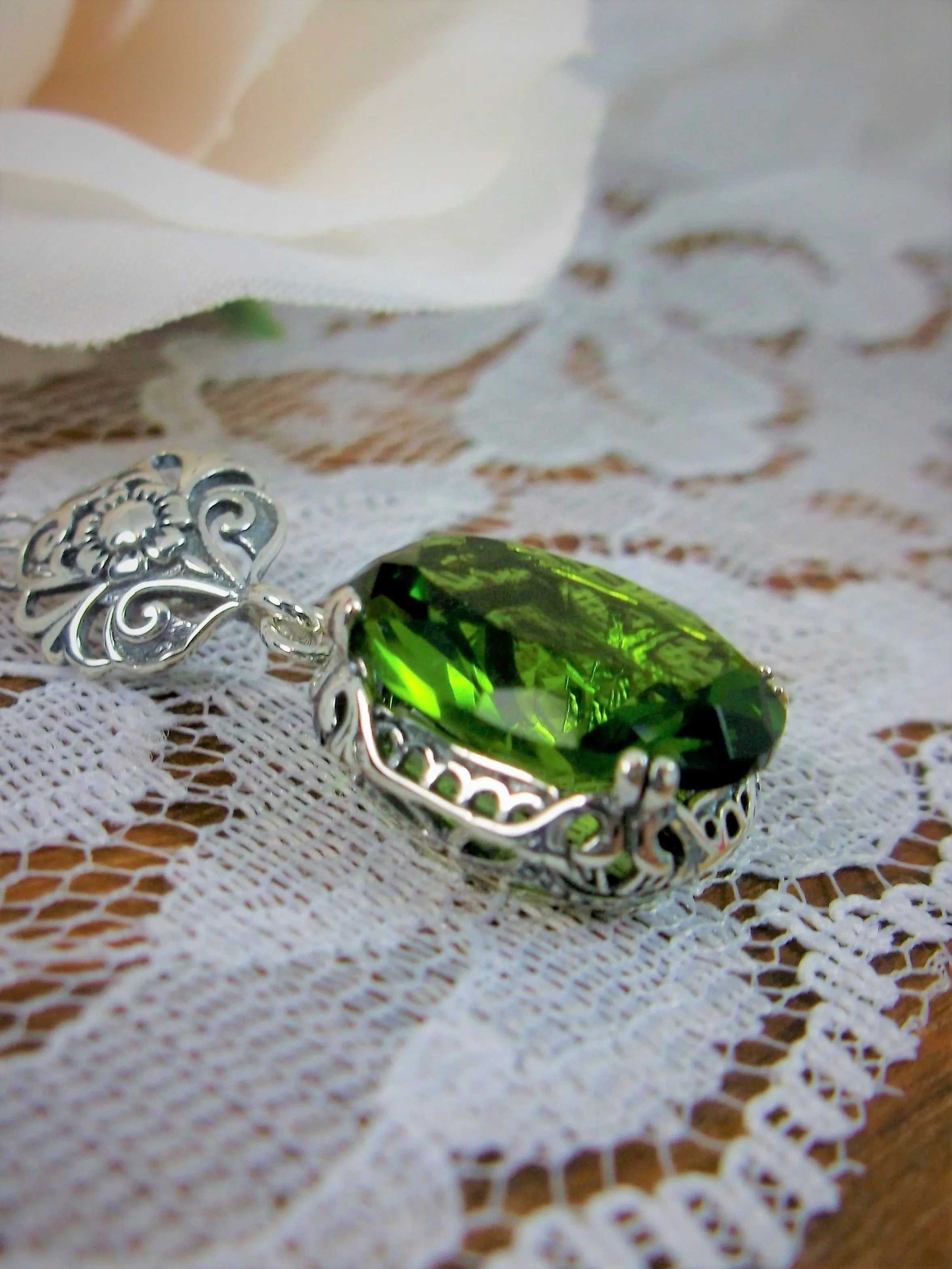 Peridot Pendant, Edwardian Necklace #P70