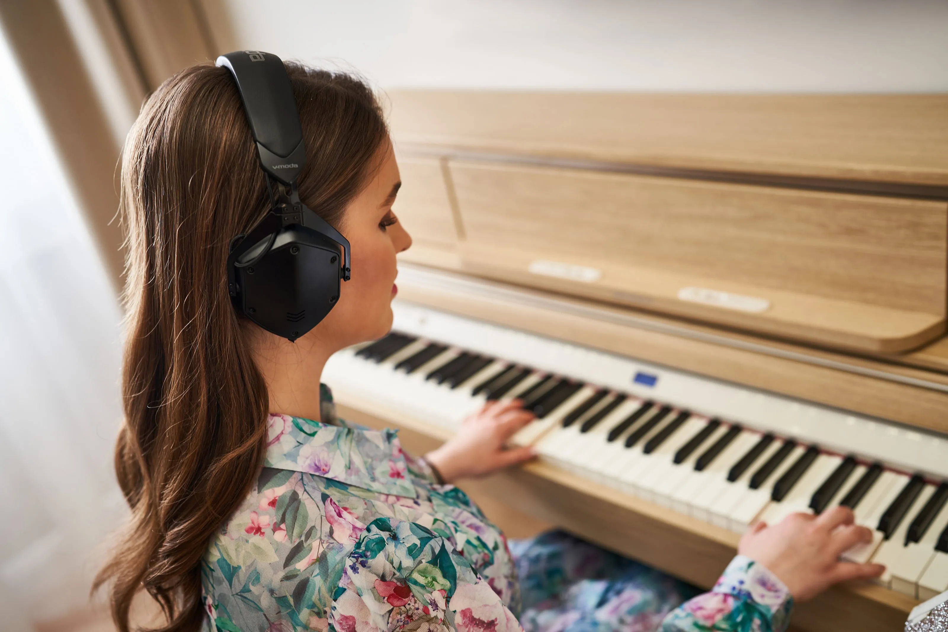 Roland LX-5-LA Digital Upright Piano Light Oak