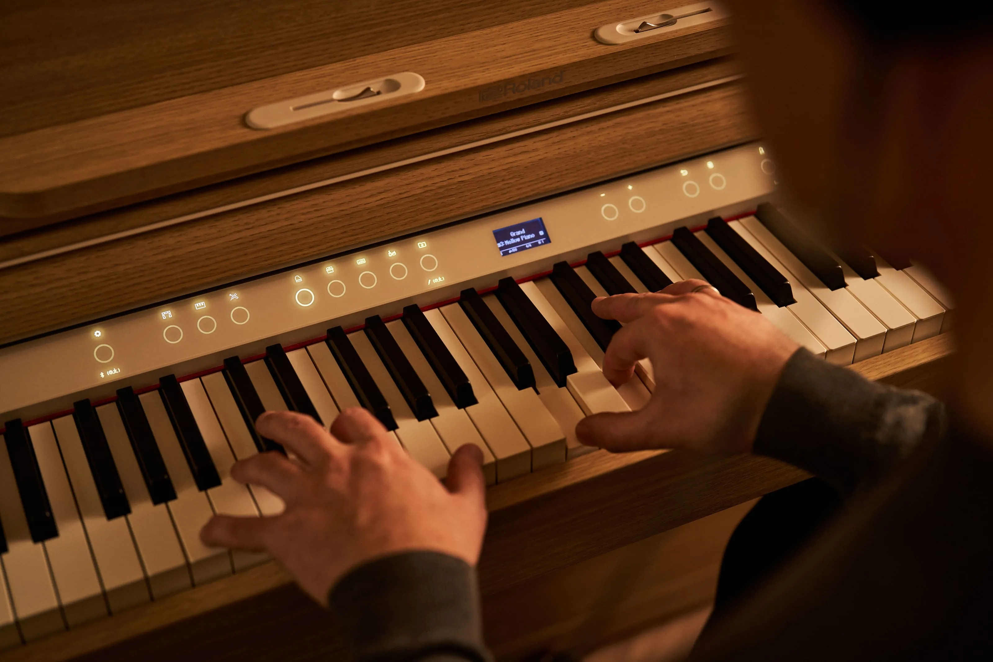 Roland LX-5-LA Digital Upright Piano Light Oak